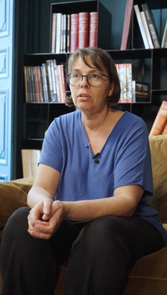 Préparation d’un témoignage vidéo client avant le tournage