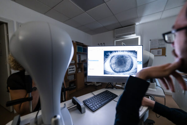 Vue du bloc opératoire d’Ovision à Lyon, sans patient visible